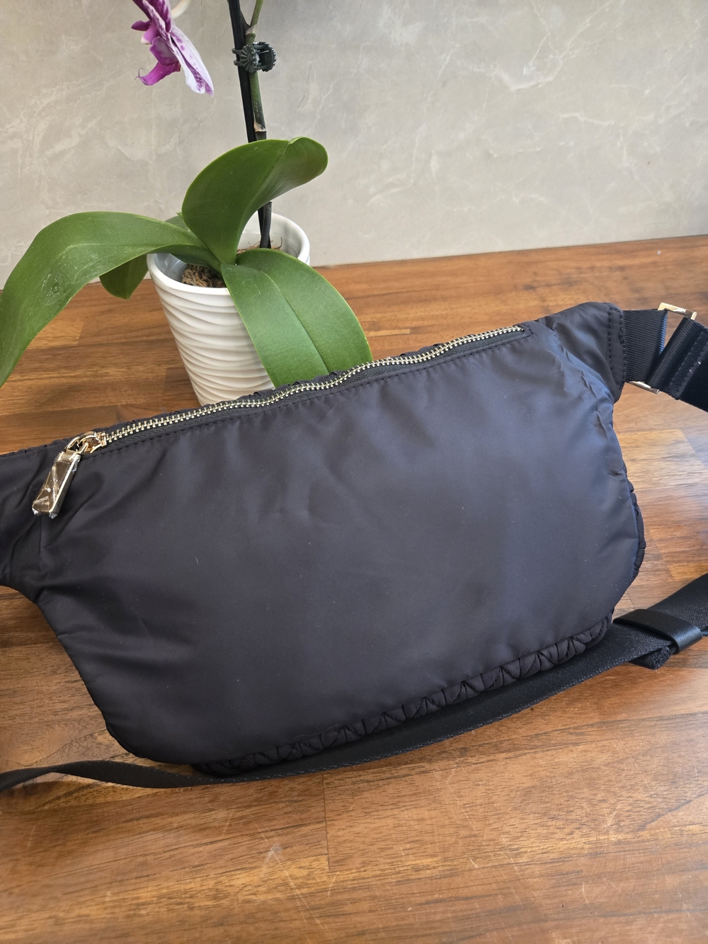 Sewboo Black Quilted Belt Bag Fanny Pack Gold Hardware - Picture 2 of 6